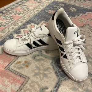 EUC adidas leather sneaker